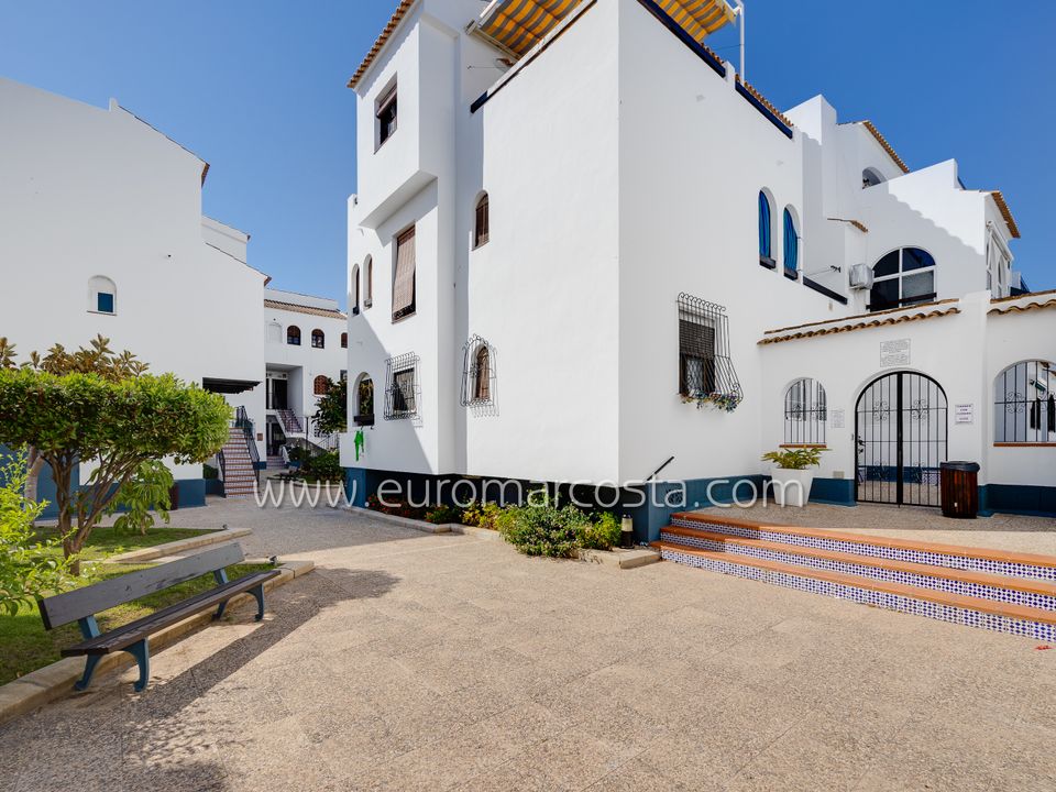 Bungalow in Torrevieja, Alicante - photo 2